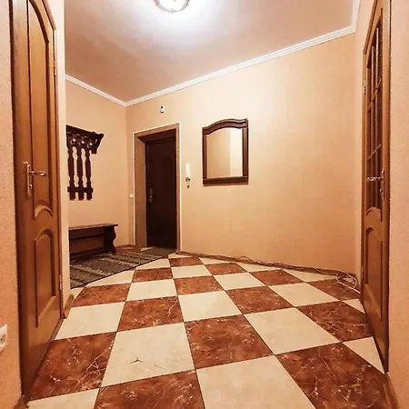 Однокімнатна Біля Автостанції, Вулиця Зацепи Apartment Lutsk Exterior photo